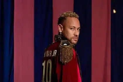 Filho de Neymar é barrado por seguranças após jogo