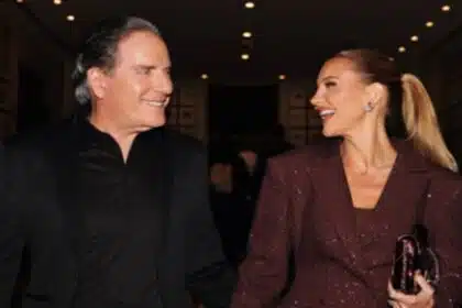 Caçula de Roberto Justus canta em inglês ao lado das sobrinhas gêmeas e surpreende