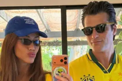 Giovanna Ewbank mostra os filhos no estádio da Copa
