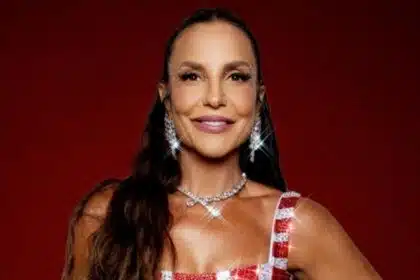 Ivete Sangalo mostra a filha e surge com novo namorado
