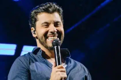 Murilo Huff posa com filho em show em Goiás
