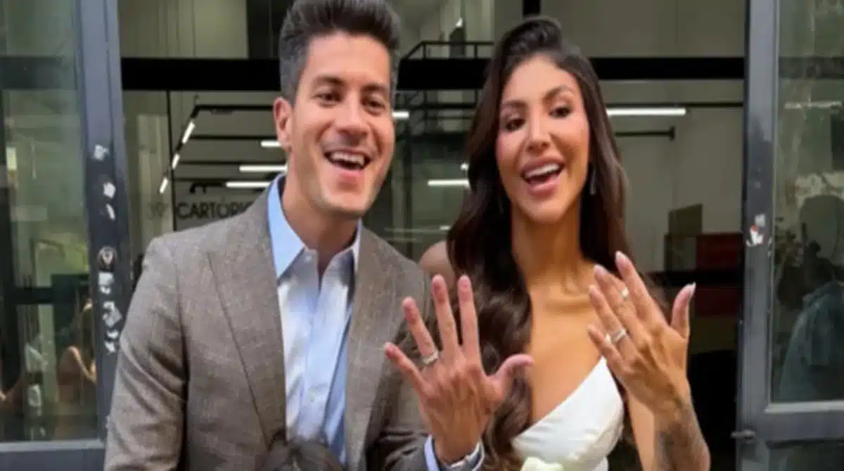 Arthur Aguiar se casa com Jheny Santucci e festeja com os filhos com festa simples
