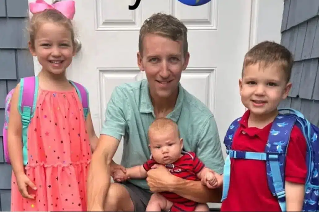 O pai junto com os três filhos antes do que ocorreu