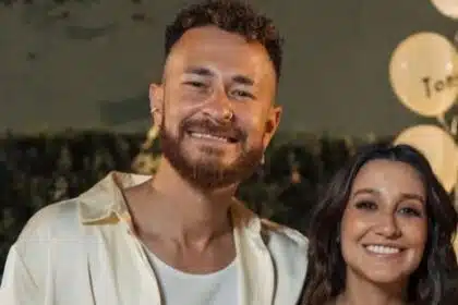 Fred Bruno mostra chá revelação e diz se é menino ou menina