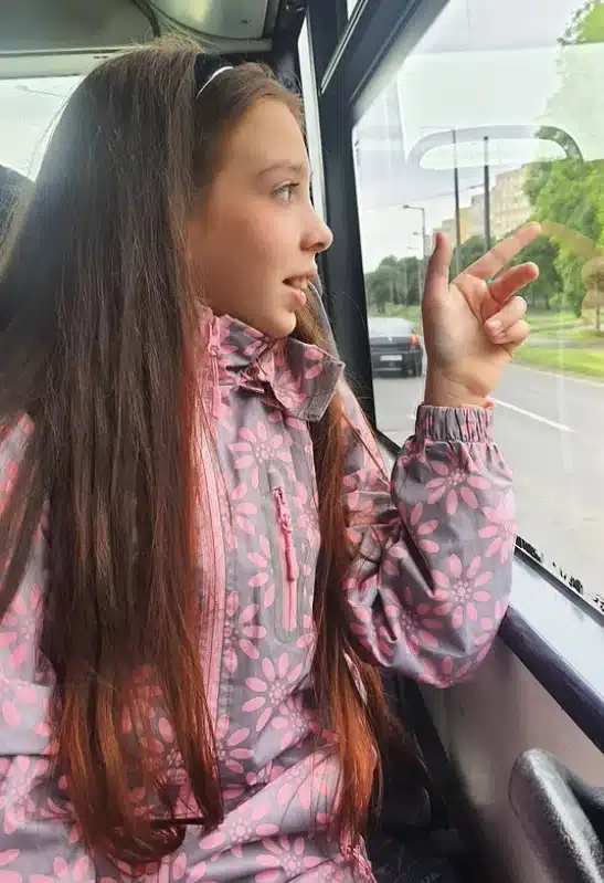 Gabriella Gaspar mostrando a sua filha