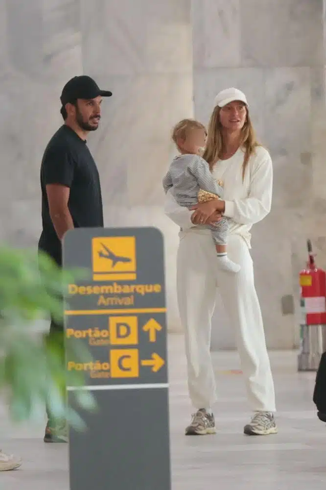 Gisele Bündchen foi flagrada pelos paparazzi