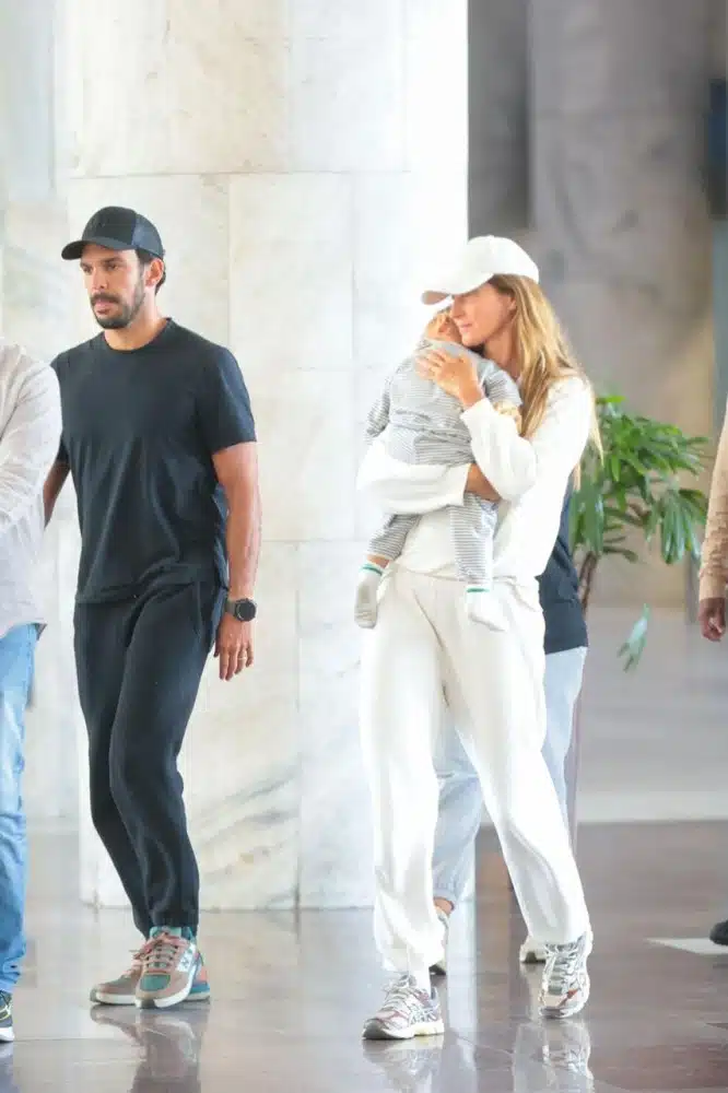 Gisele Bündchen chega no Brasil com parte da família
