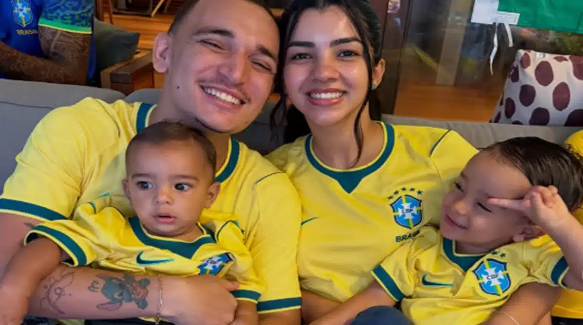 João Gomes e Ary Mirelle mostram o caçula andando pela primeira vez e emocionam