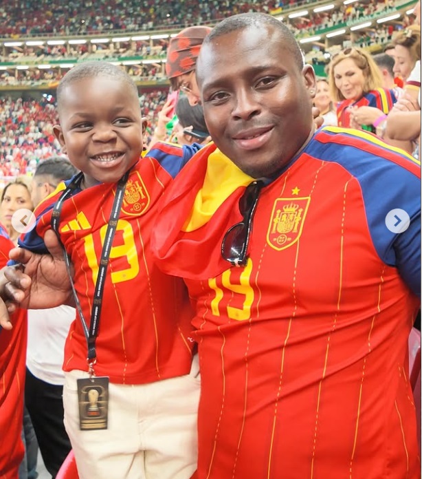 Irmãozinho de Lamine Yamal com seu pai que é padrasto do craque