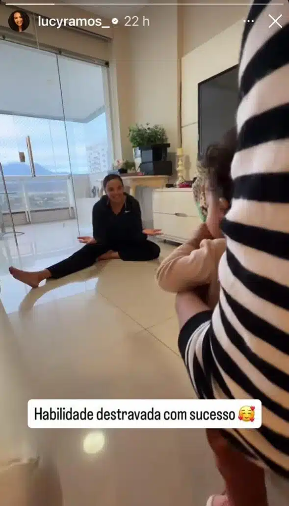 Kyara, filha de Lucy Ramos, dando os primeiros passos