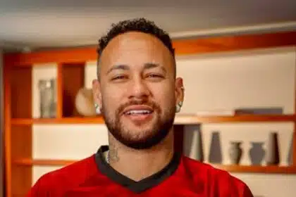 Neymar recebe críticas após filho abrir empresa e padrasto do menino fala