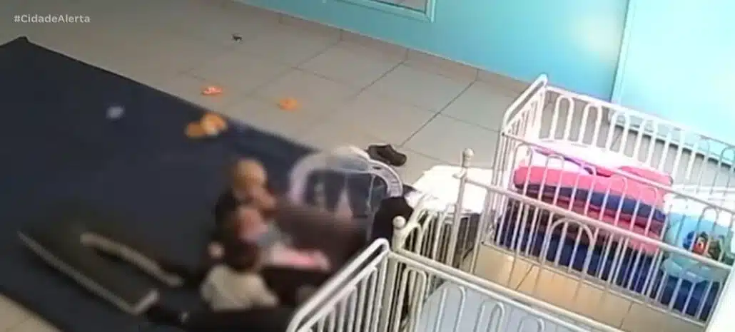 Professora agrediu bebês em creche