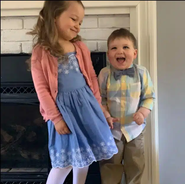 Dois dos filhos de Lindsay Clancy