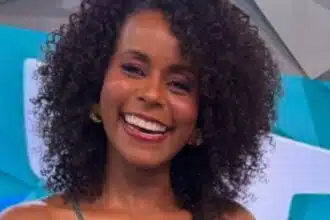 Maju Coutinho exibiu a gestação em casa