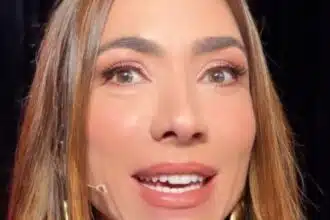 Patrícia Abravanel posou com o marido e os filhos