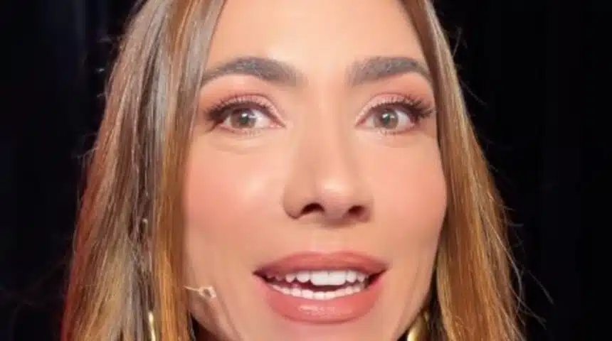 Patrícia Abravanel posou com o marido e os filhos