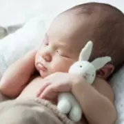 Entenda a importância do sono do bebê