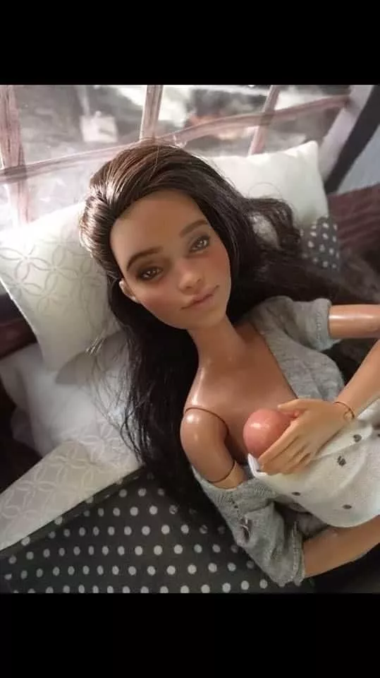 Barbie junto com um bebê