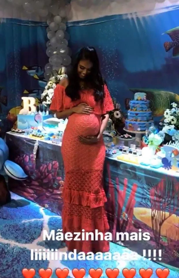 Aline Dias no chá de bebê
