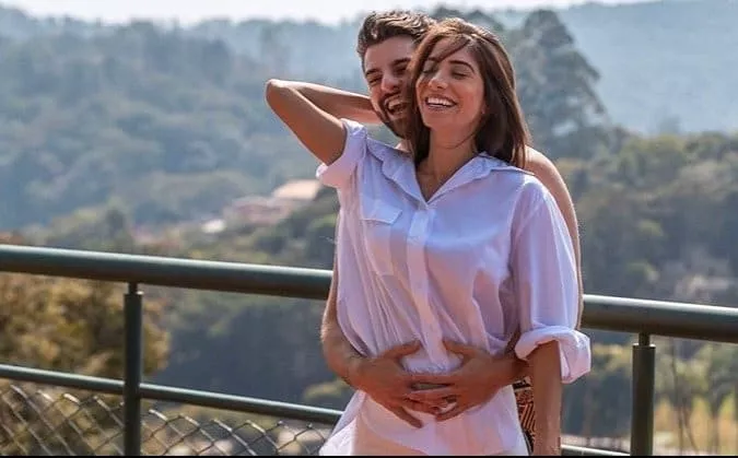 DJ Alok com a esposa Romana Novais, ele vai tirar licença-paternidade