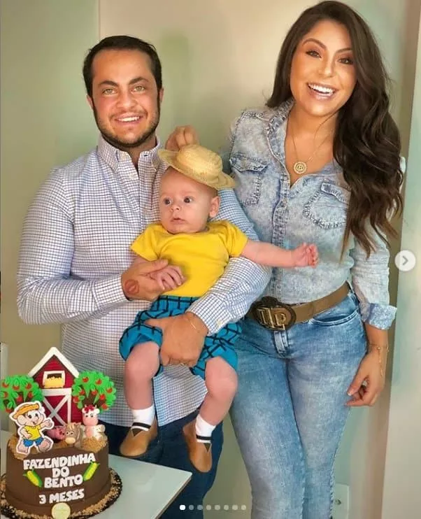 Andressa Ferreira e Thammy comemorando o mêsversário do filho