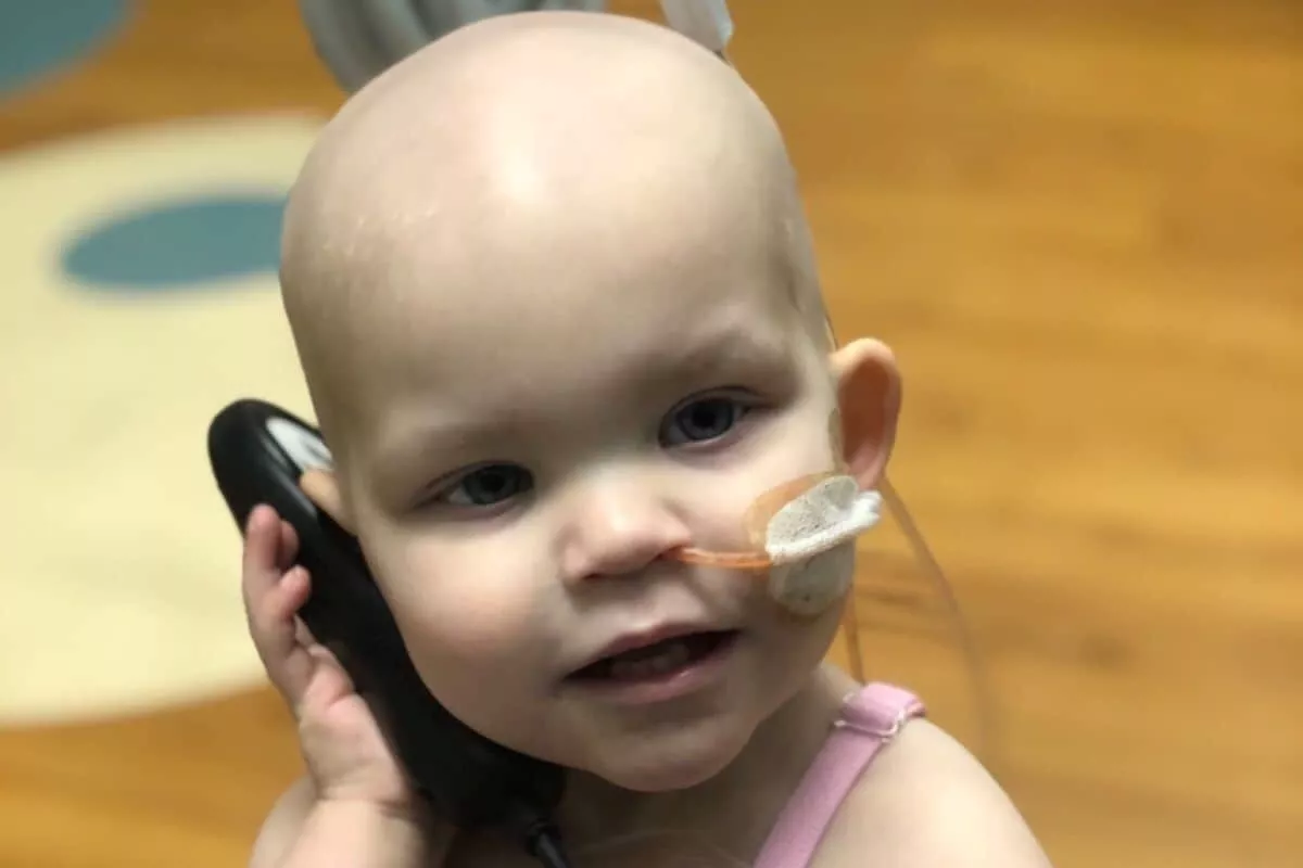 A menina Callie tem apenas 18 meses e luta contra um câncer avançado