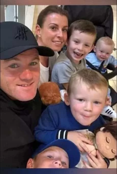 Wayne Rooney e a esposa querem bebê menina