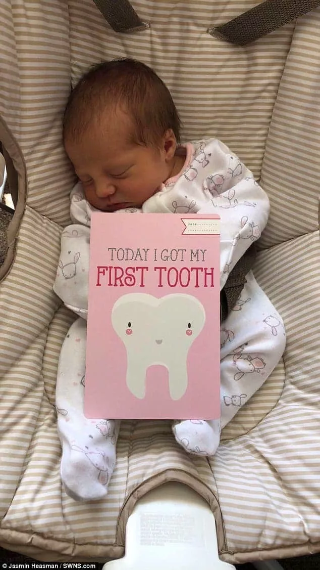 Esse bebê nasceu com um dentinho