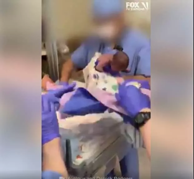 Médico deixa bebê recém-nascida cair