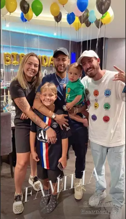 Carol Dantas comemorando o aniversário de seu filho com Neymar
