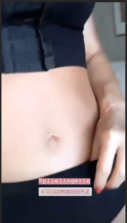 Claudia Leitte postou a imagem da sua mini barriga de gravidez
