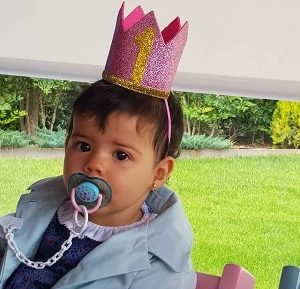 A pequena Eva, filha do craque Cristiano Ronaldo, em seu aniversário de um ano