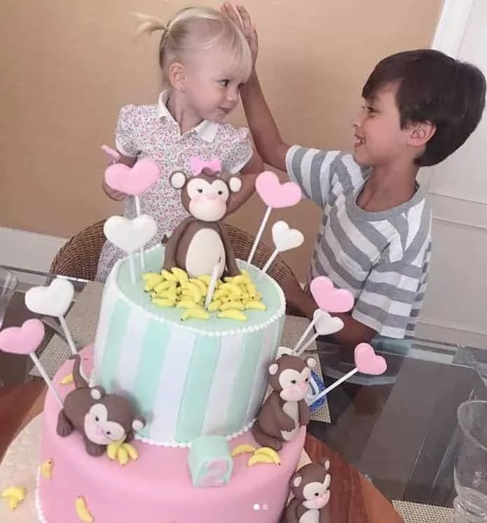 Filhos de Eliana comemorando o aniversário da fofa Manuela