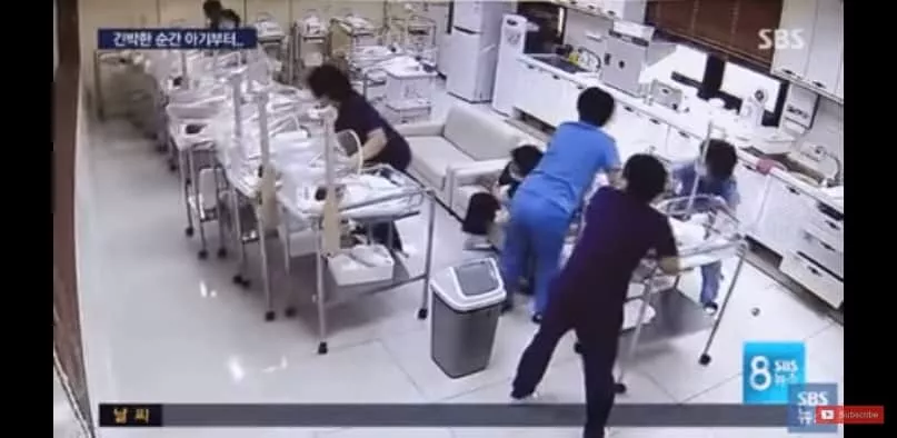 As enfermeiras protegendo os bebês durante o terremoto