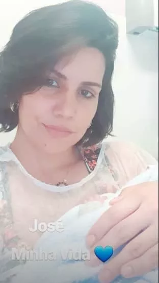 Postagem da ex-BBB Mariana Felício com seu filho José no colo