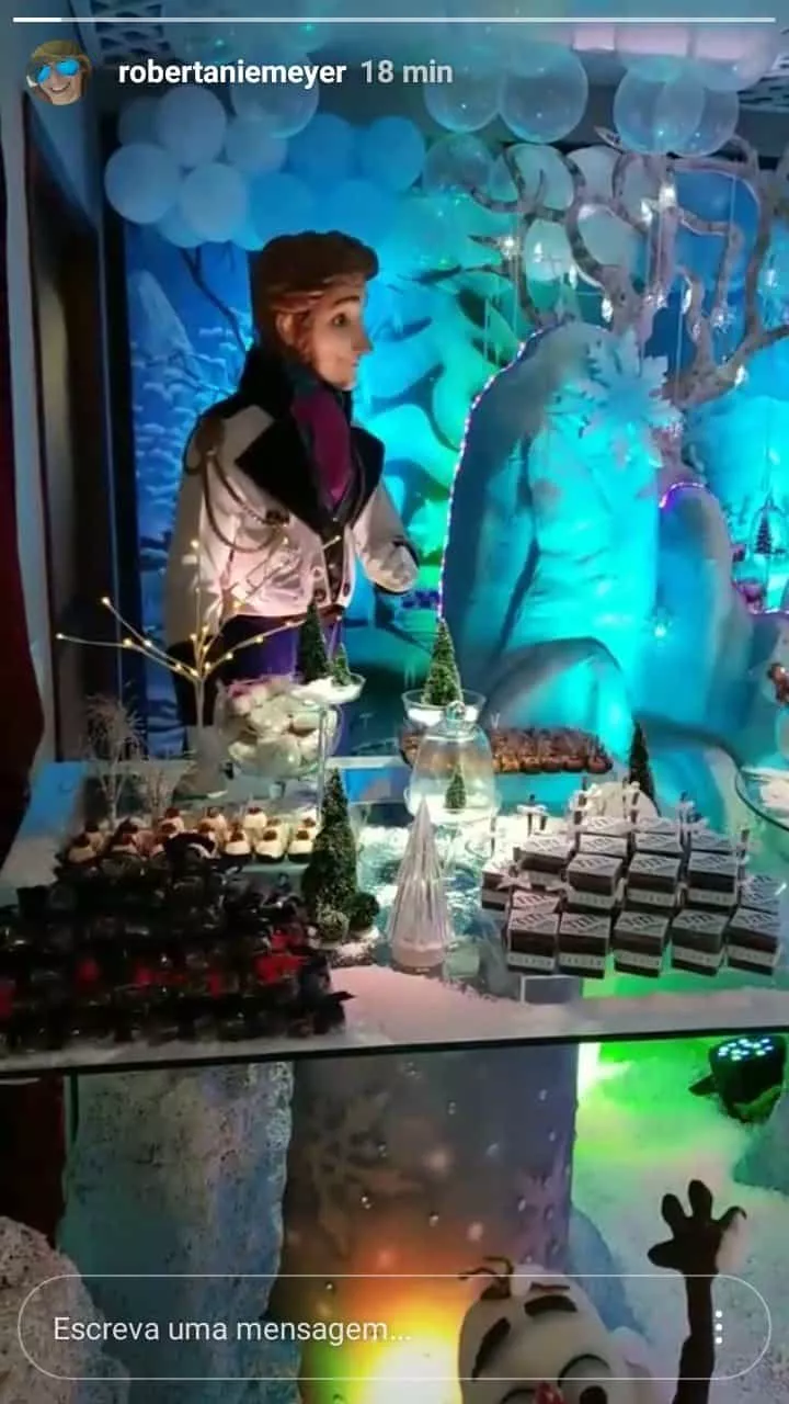 A festa do Frozen foi realizada em um buffet