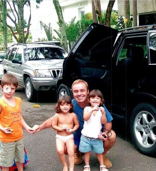 Gugu Liberato com os filhos em foto que família compartilhou