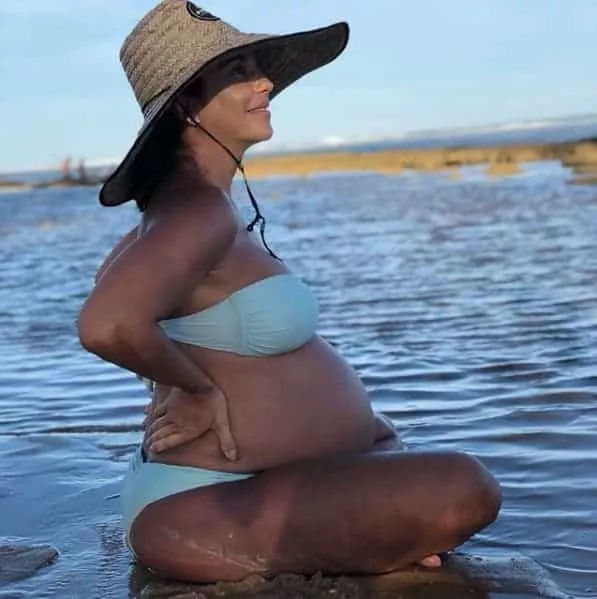 Veveta lembrou de sua barriga de gravidez