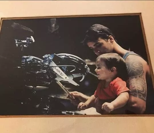 Uma bela foto do papai Daniel Cady com Marcelo no colo.
