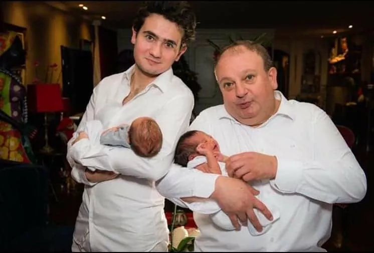 O chef Erick Jacquin, o filho mais velho e seus gêmeos
