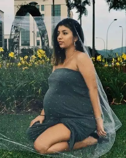 Karina Ferrari grávida na adolescência 