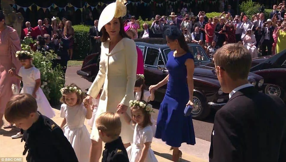 Kate Middleton acompanhou as daminhas e pajens do casamento real