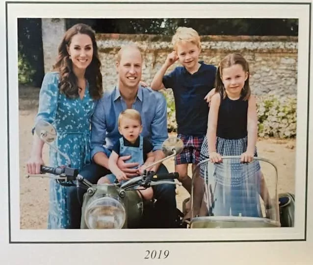 Kate Middleton e príncipe William com seus três filhos