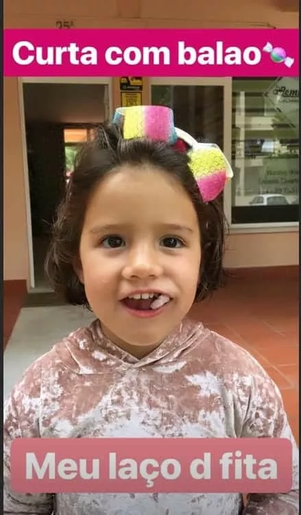 A filha de Luana Piovani também teve os cabelos cortados