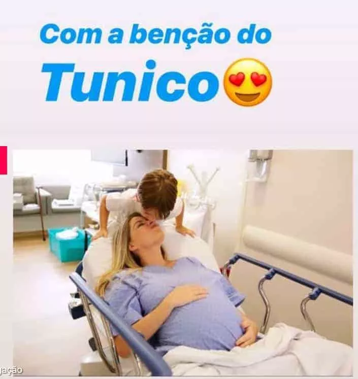 Antes da cesárea a atriz Luma Costa recebeu um beijo de seu filho mais velho