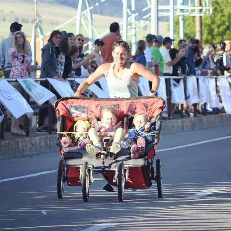 Mãe conseguiu completar maratona com seus bebês