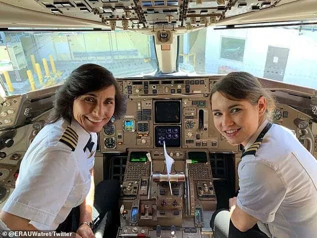 Juntas mãe e filha pilotando um avião