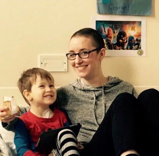 Mãe e filho venceram câncer juntos e surpreenderam