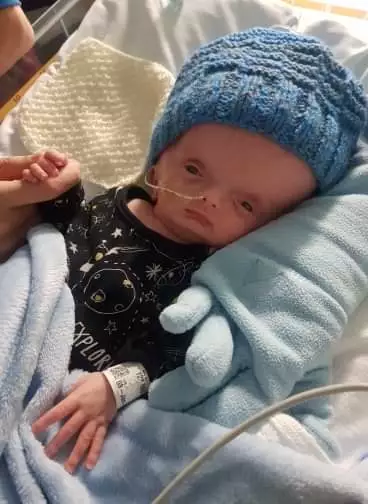 Menino superou expectativas após nascer com hidrocefalia
