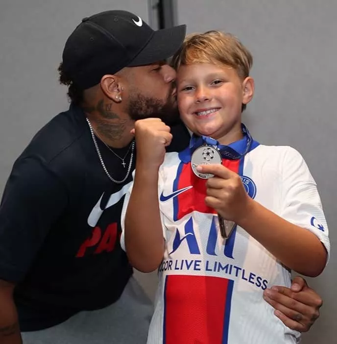 Neymar comemorando o aniversário do filho